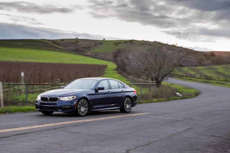  BMW 540i Sedan M Sport 2017 года  (NA) (фото 7 из 23)